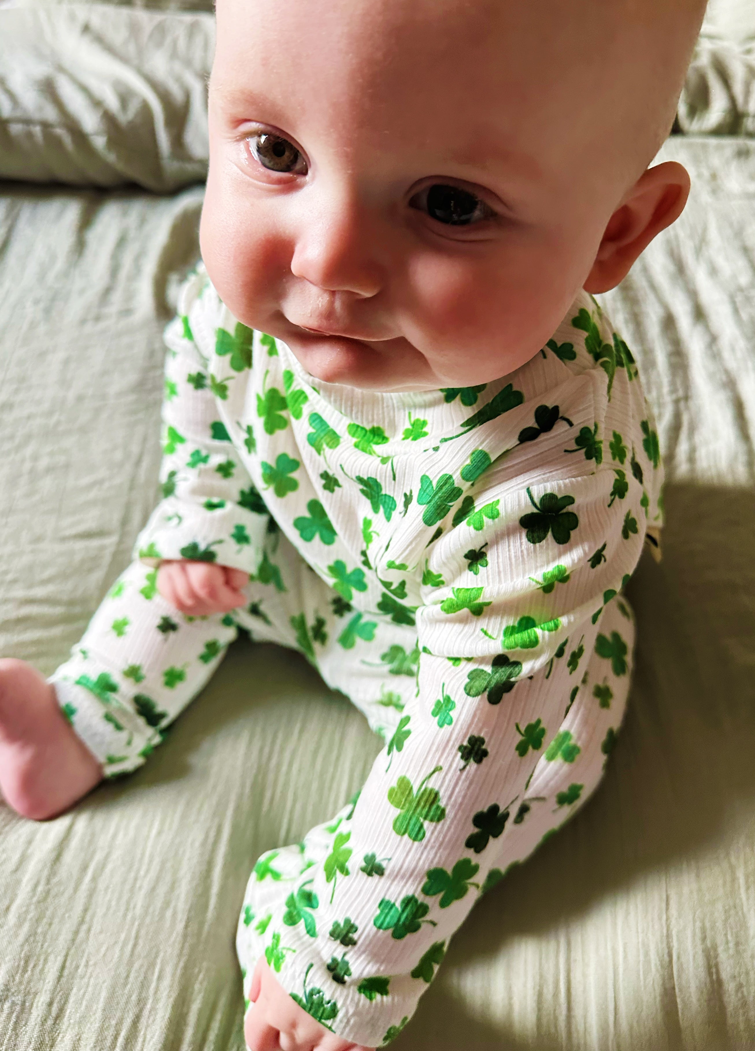 Dainty Shamrocks Lounge Set