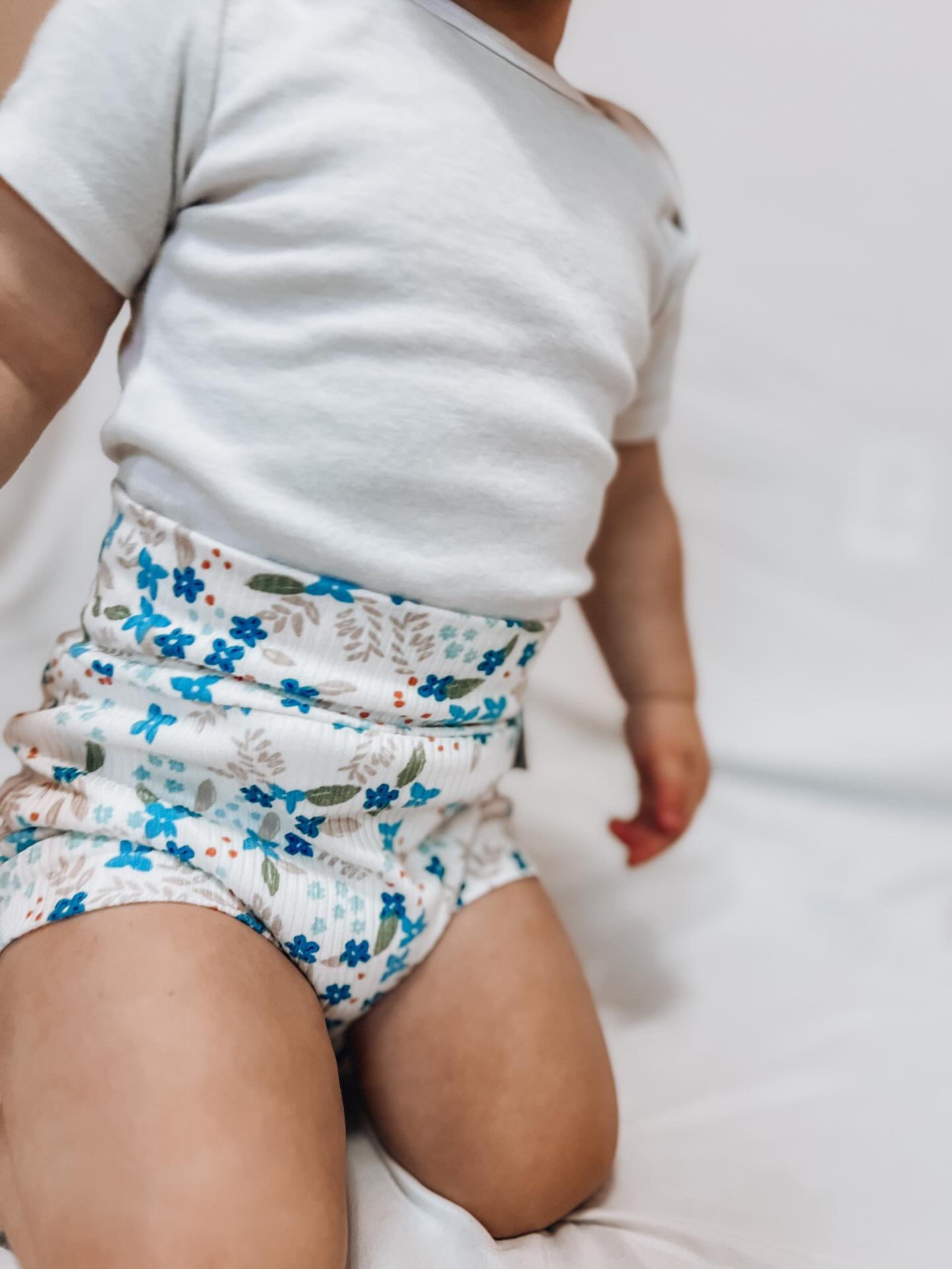 Blue Tone Dainty Flowers on White Ribbed Bummies with Blue Headband