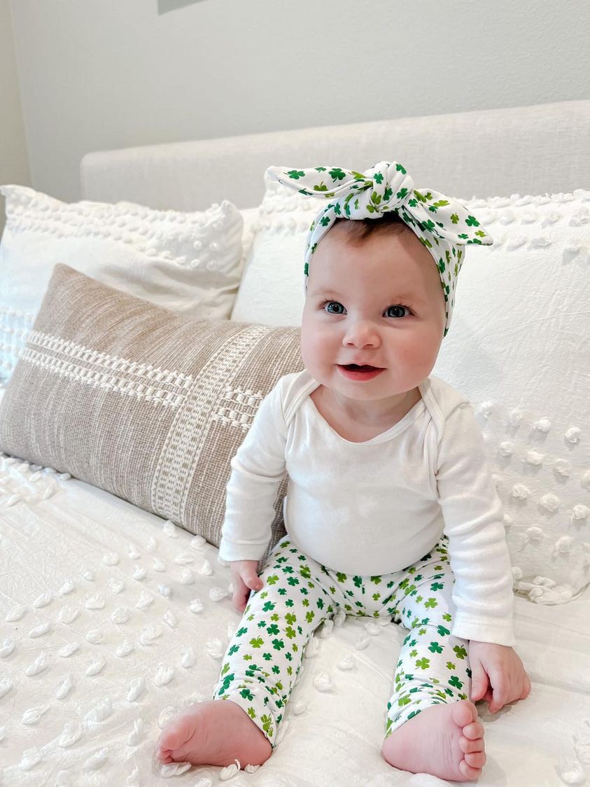 Dainty Shamrocks Leggings