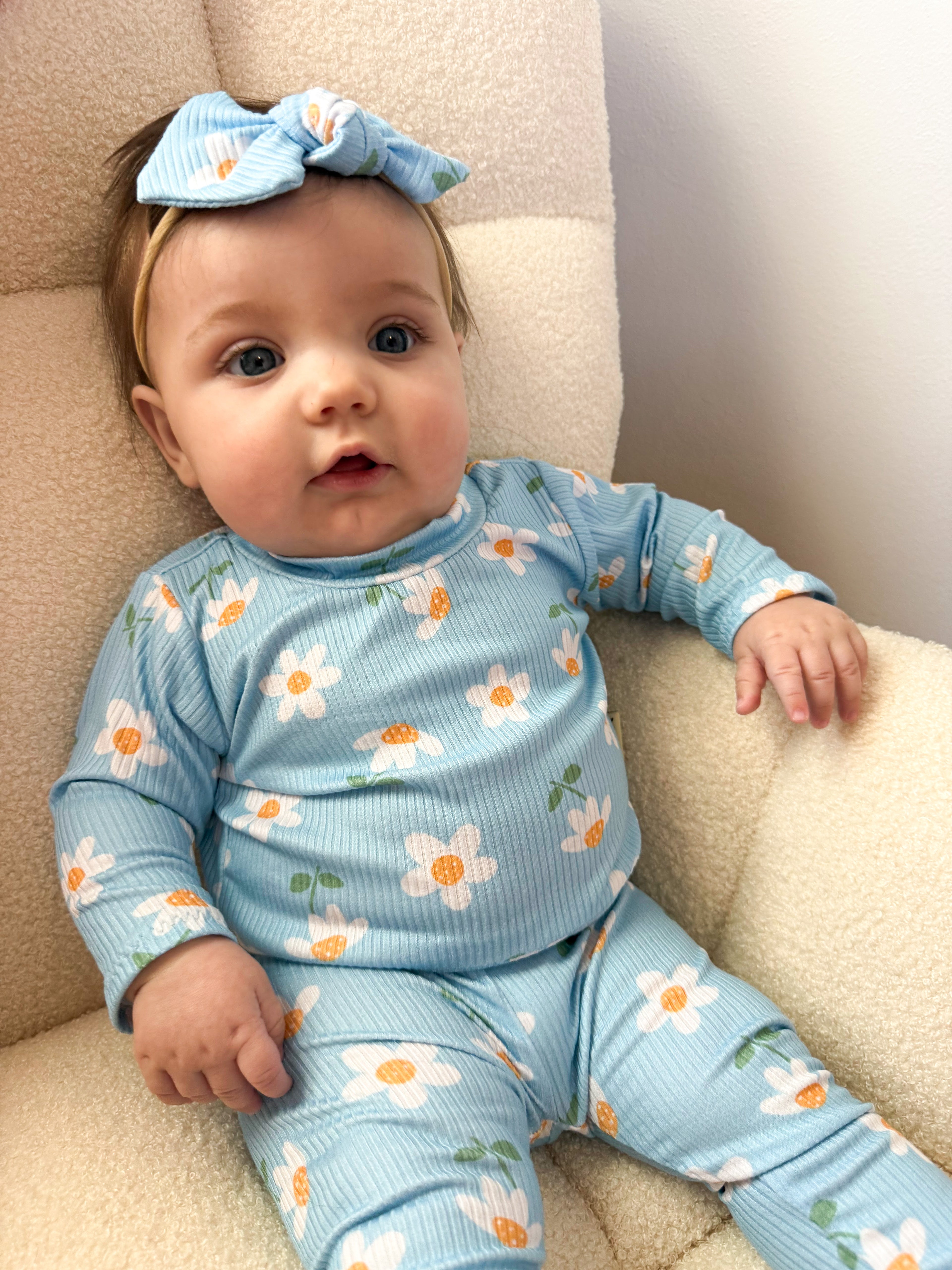 Blue Sky Daisies Ribbed Lounge Set