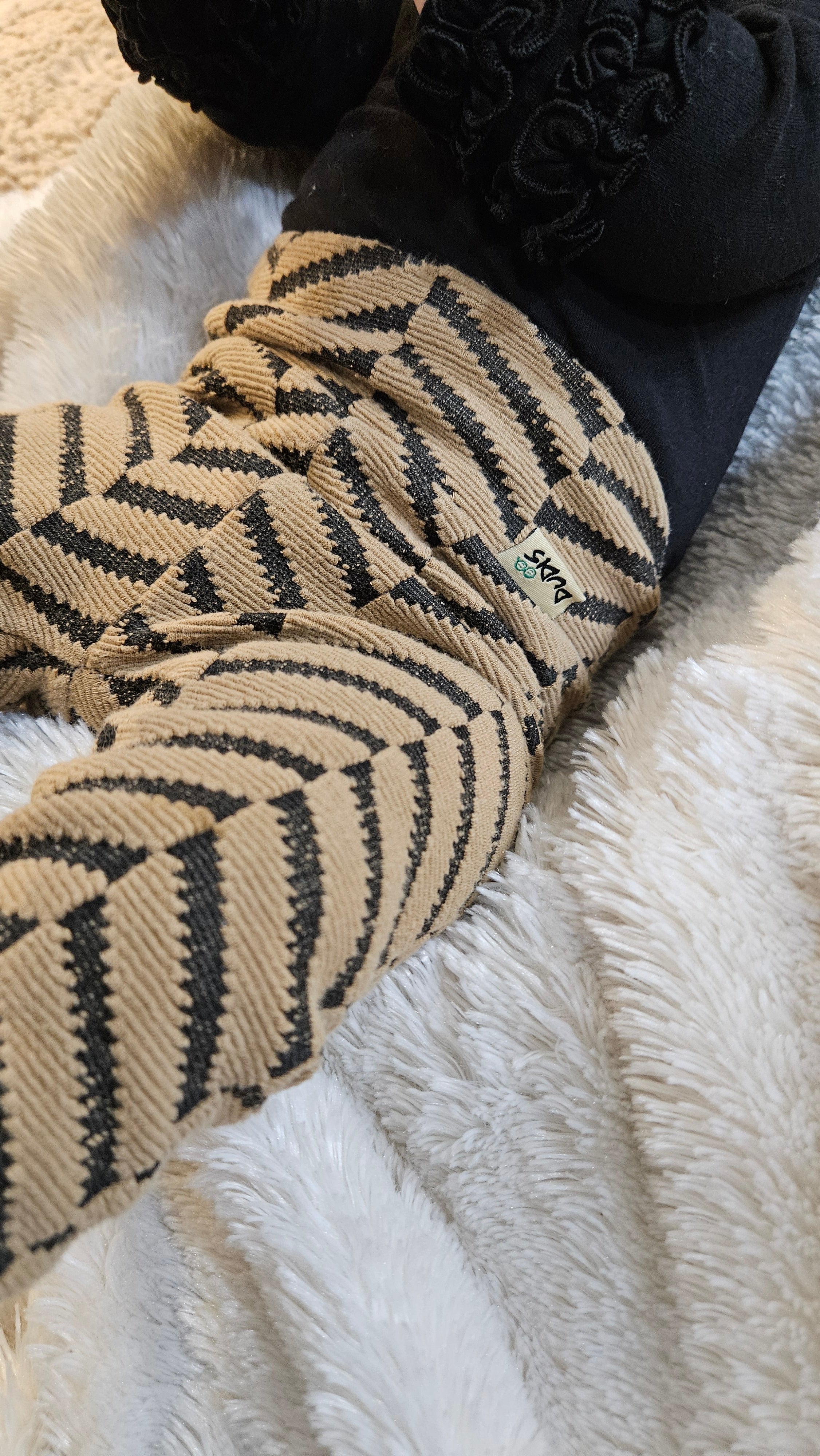 Tan & Black Chevron Textured Leggings
