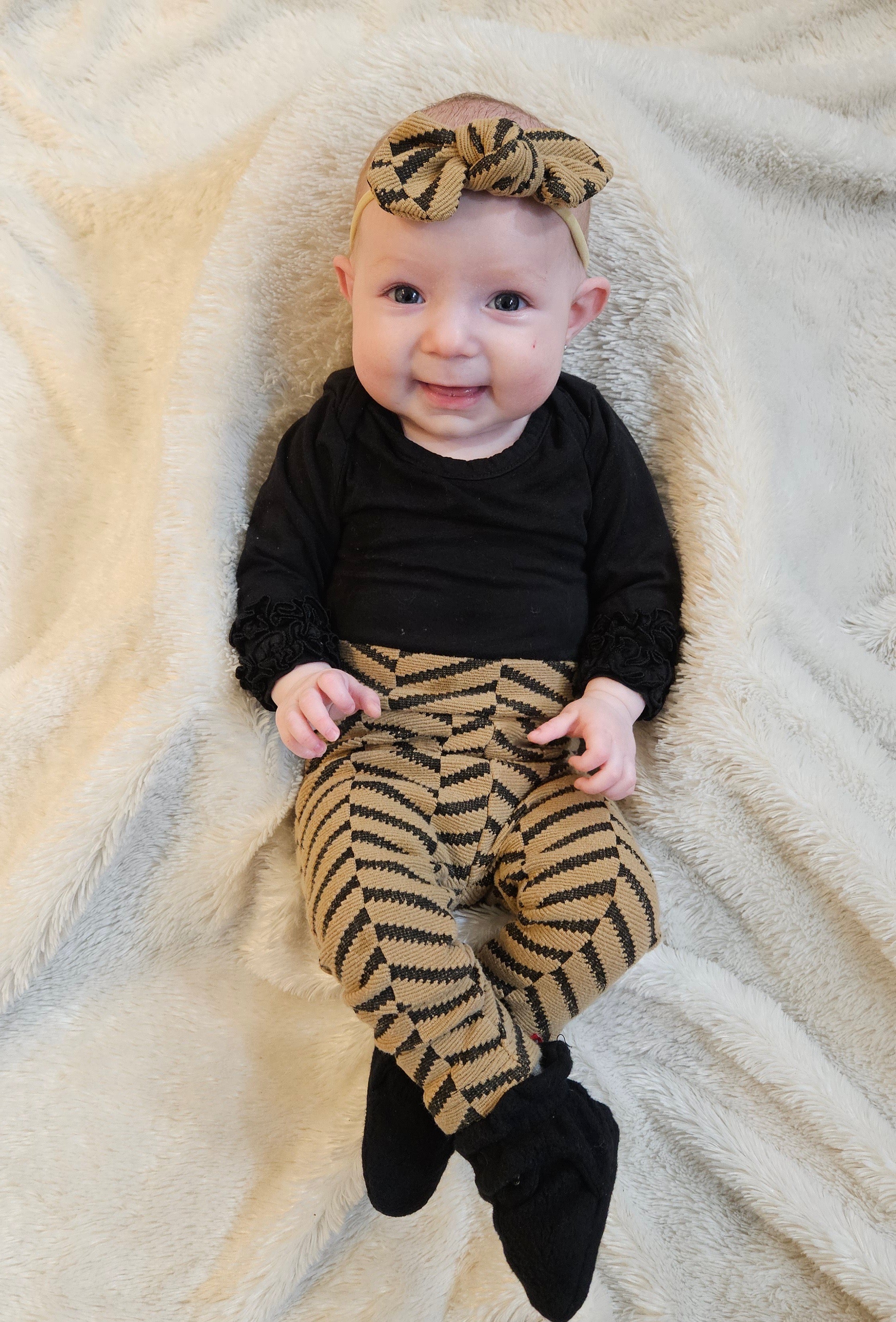 Tan & Black Chevron Textured Leggings