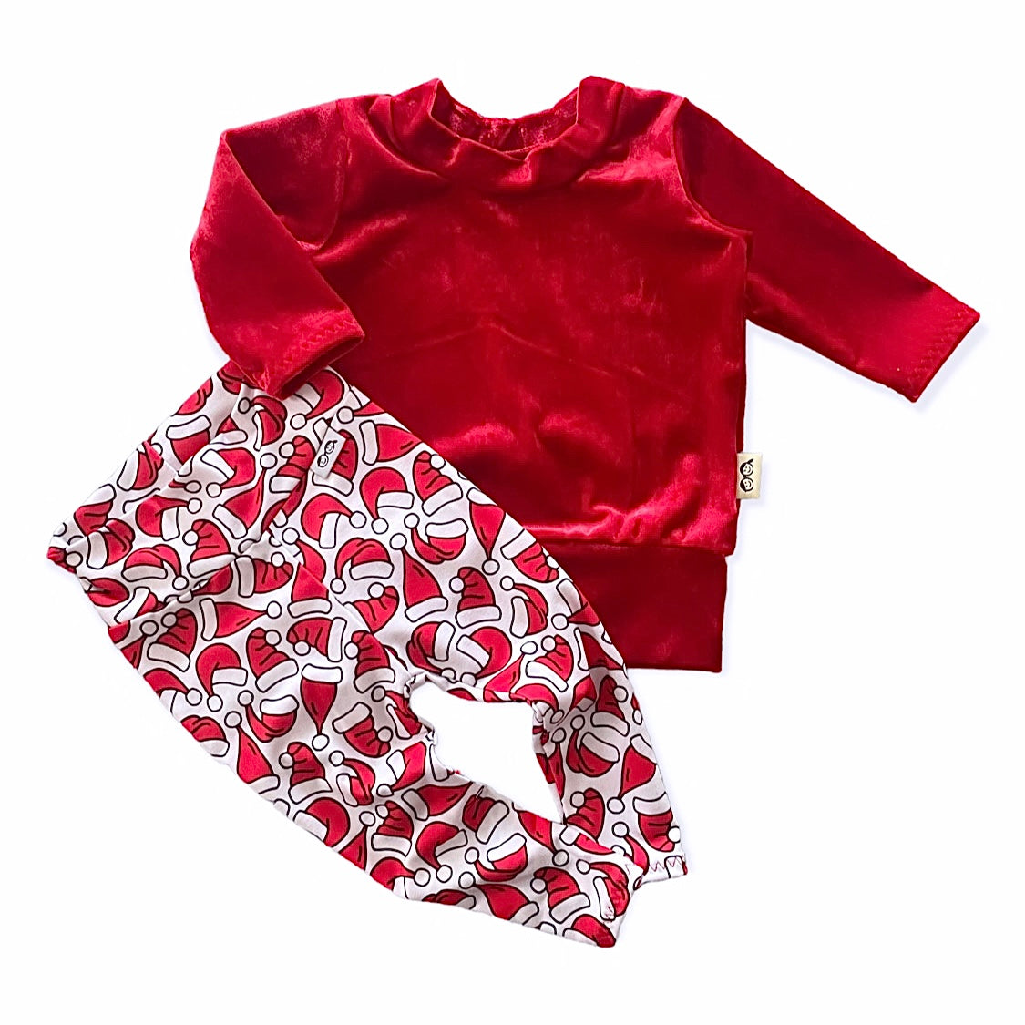 Red velvet long-sleeve top paired with Santa Hats print leggings, perfect for newborns and toddlers as a cozy and festive holiday outfit.