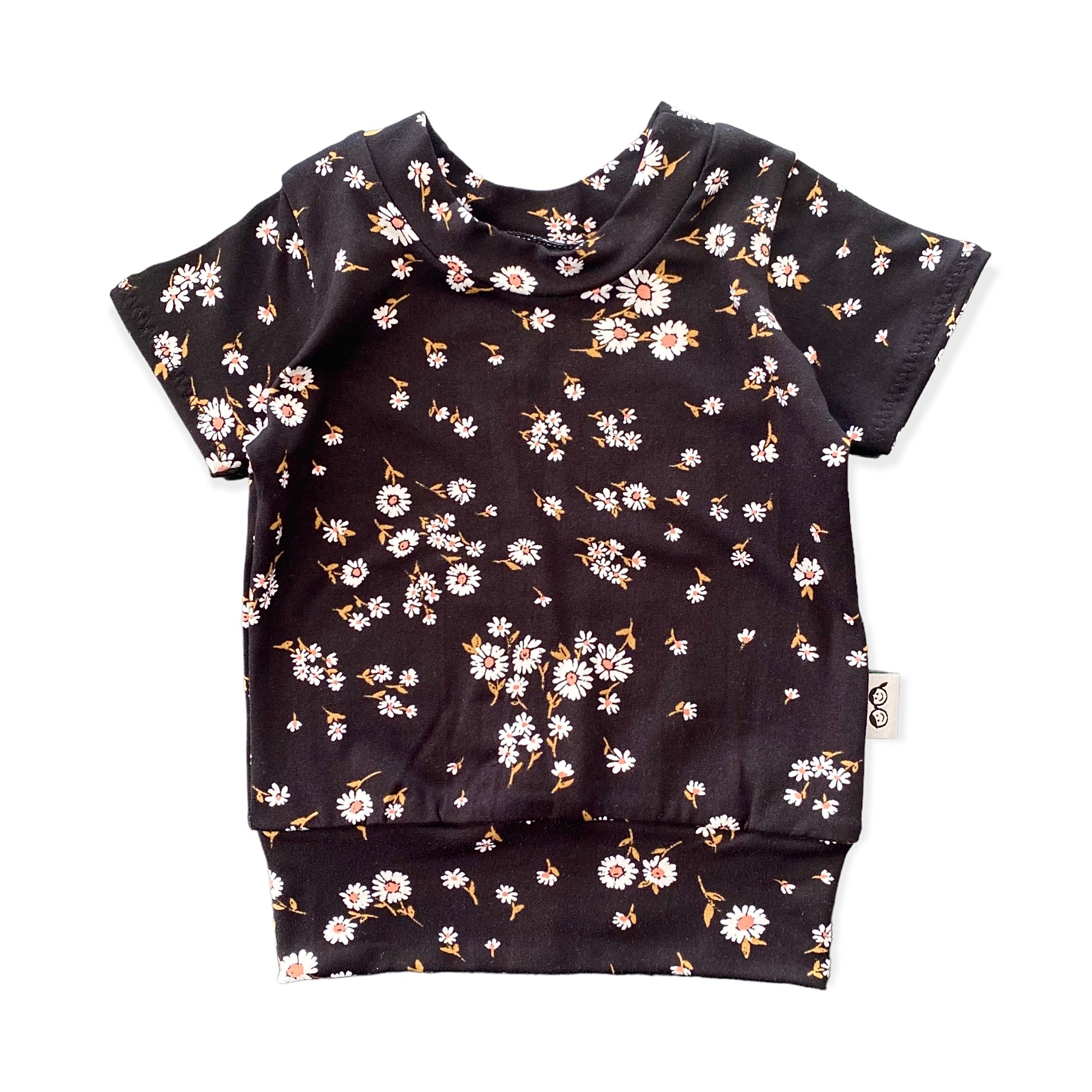 Field of Daises on Black Summer Lounge Set