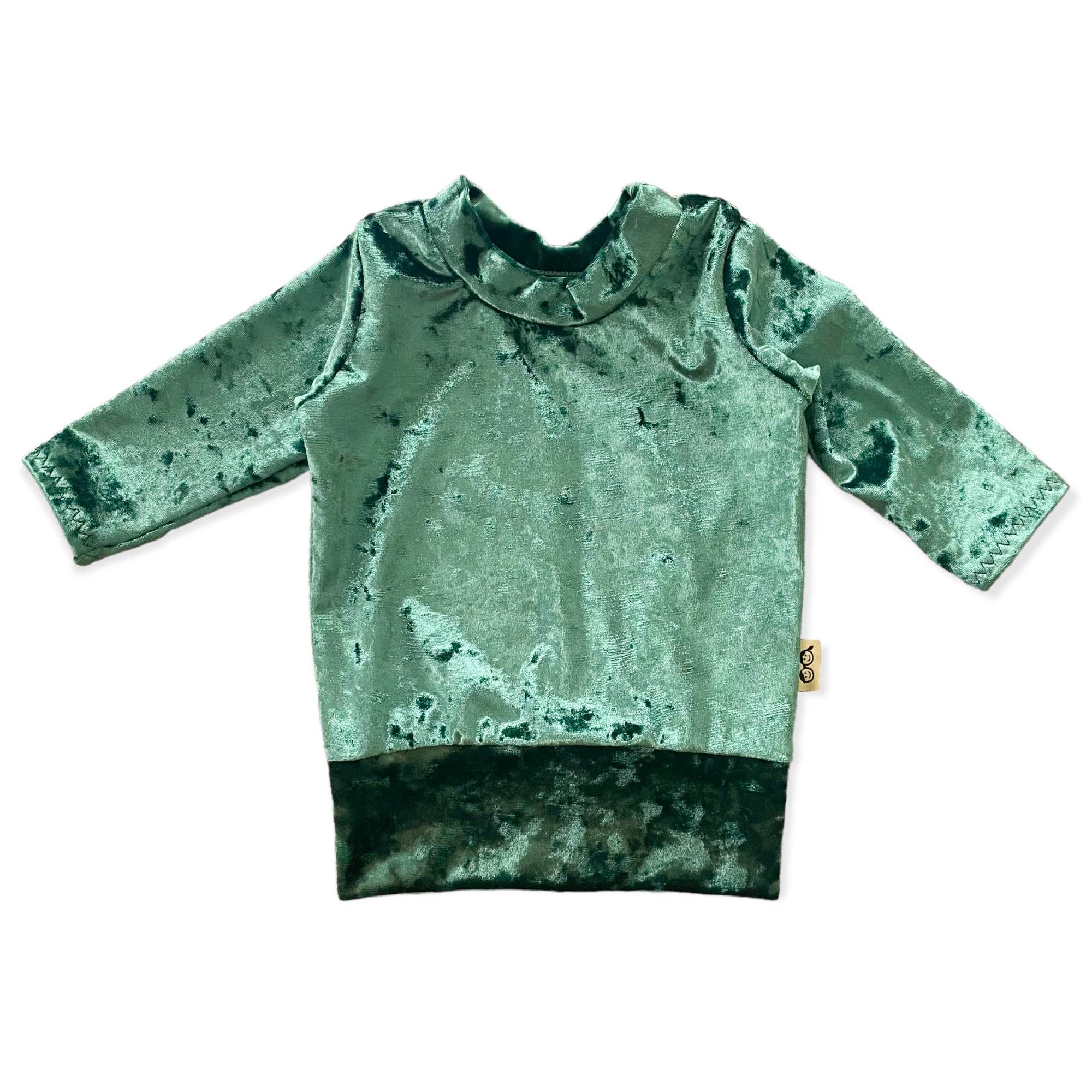 Green Velvet Lounge Set featuring a soft velvet long-sleeve pullover and matching leggings. Handmade for babies and toddlers, perfect for holiday celebrations, special occasions, and stylish everyday wear.
