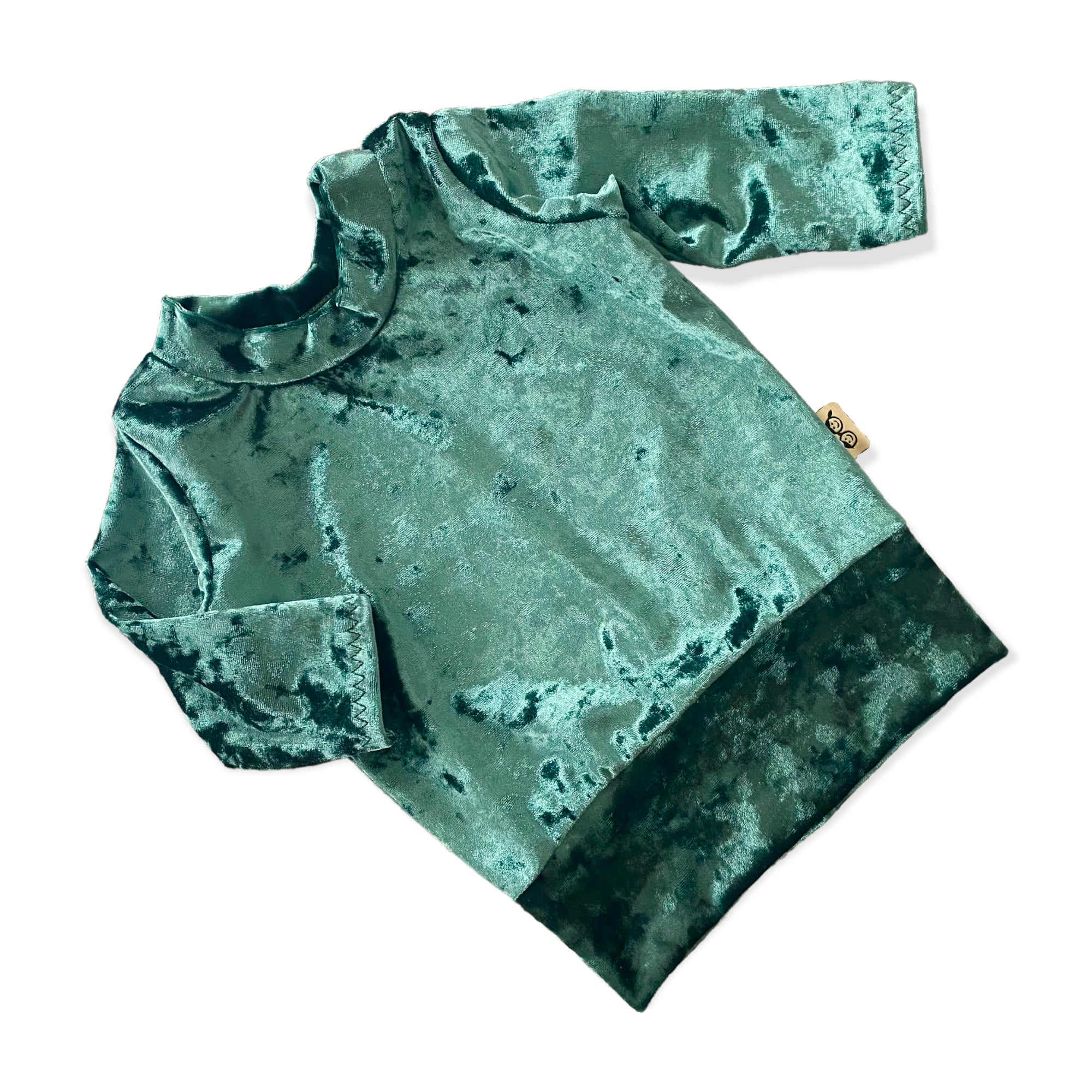 Green Velvet Lounge Set featuring a soft velvet long-sleeve pullover and matching leggings. Handmade for babies and toddlers, perfect for holiday celebrations, special occasions, and stylish everyday wear.