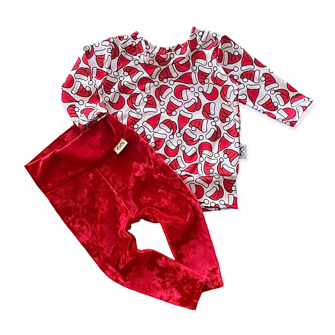 Christmas baby lounge set featuring a Santa Hats print long sleeve shirt and red velvet leggings, perfect for newborns and toddlers during the holiday season.