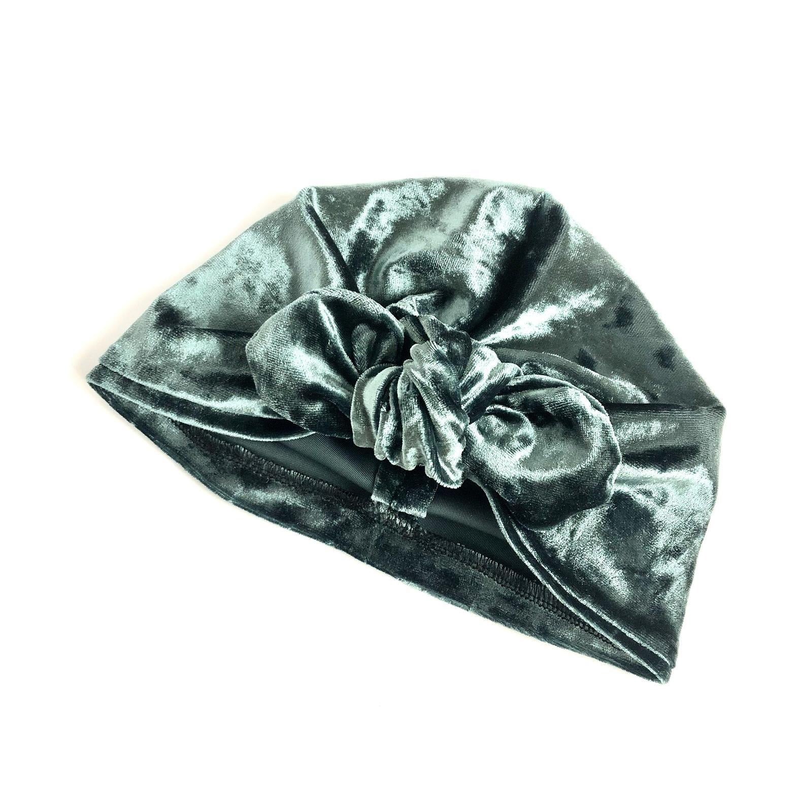 Green Velvet Turban with a knotted detail, featuring soft and elegant velvet fabric. Handmade for babies and toddlers, perfect for special occasions, holidays, or stylish everyday wear.