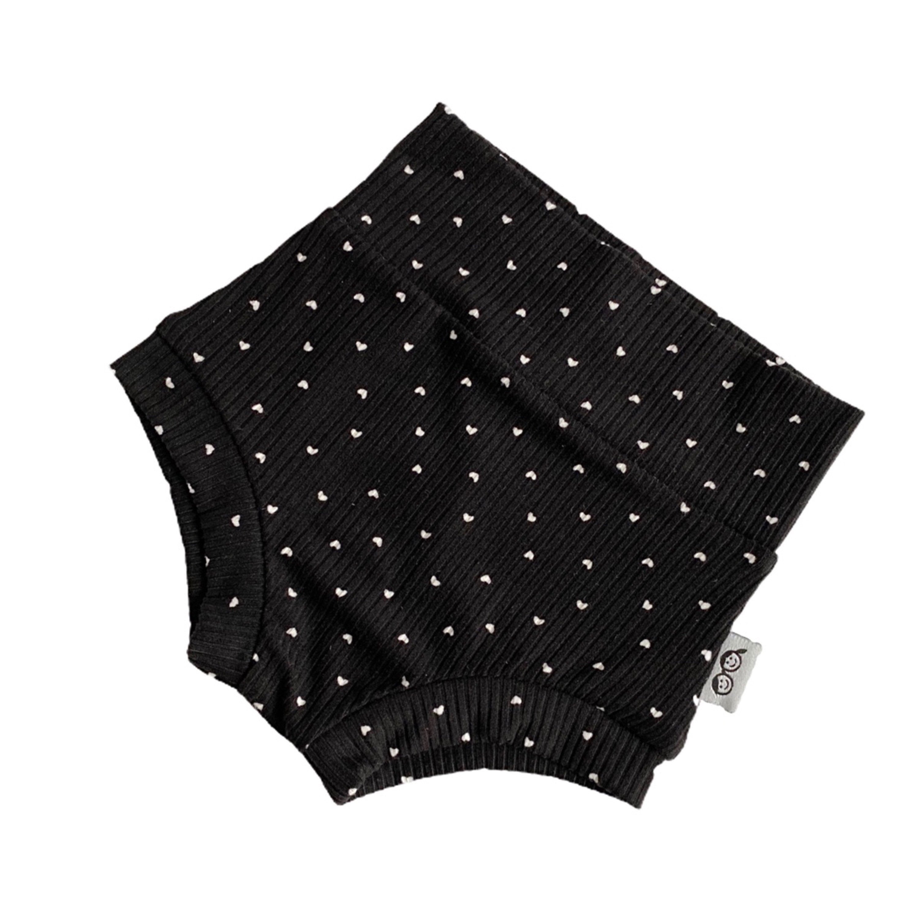 White Hearts on Black Ribbed Bummies
