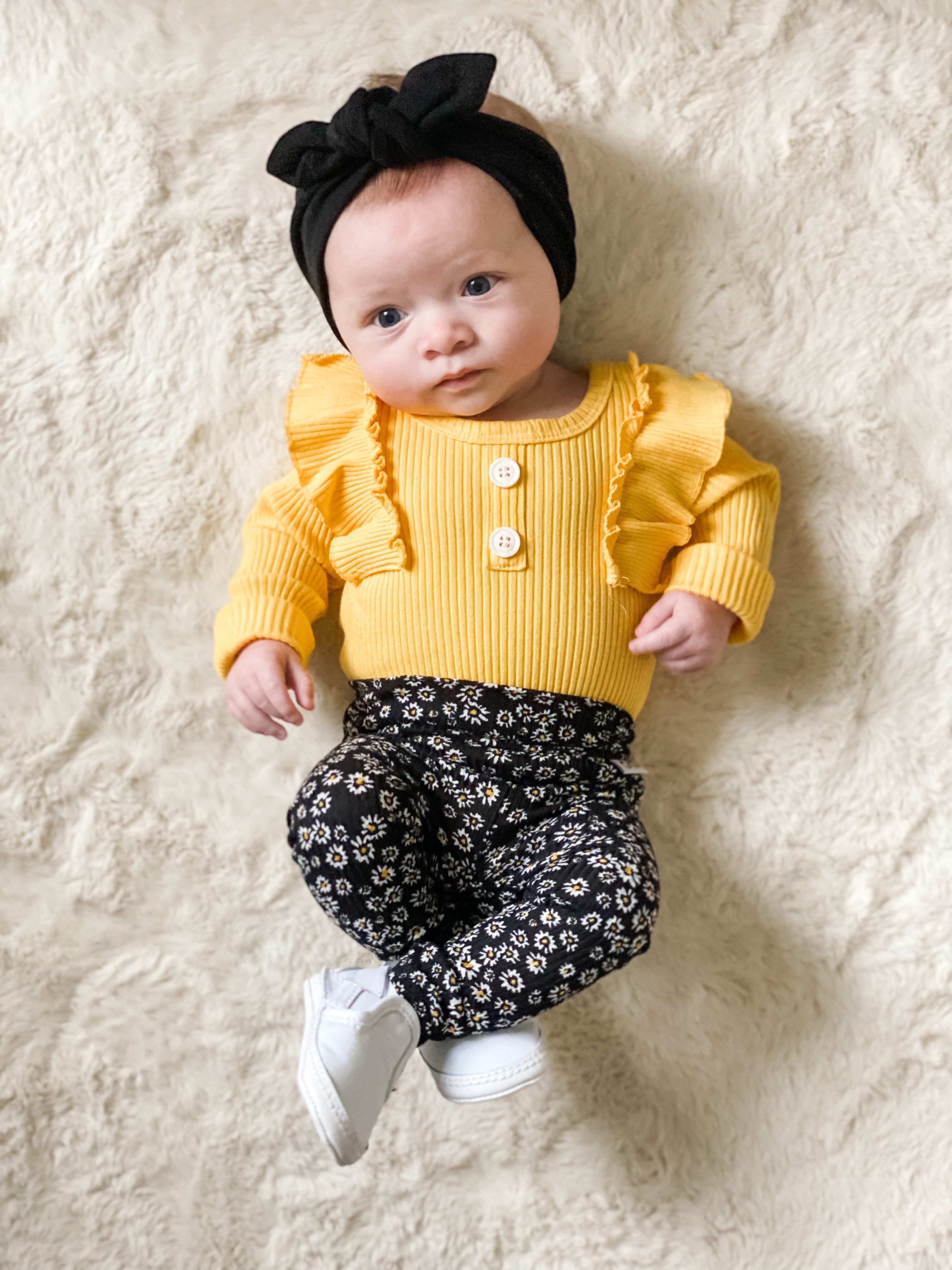Chamomiles on Mix and Match Leggings with Black Rib Headband