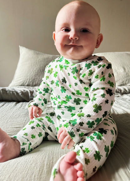 Dainty Shamrocks Lounge Set