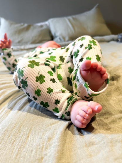 Dainty Shamrocks Leggings