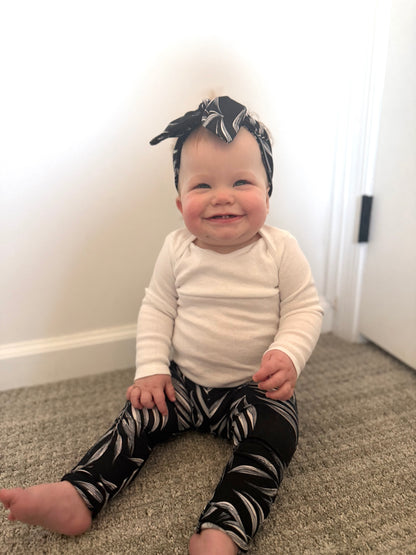 Black Pampas Leaves Leggings