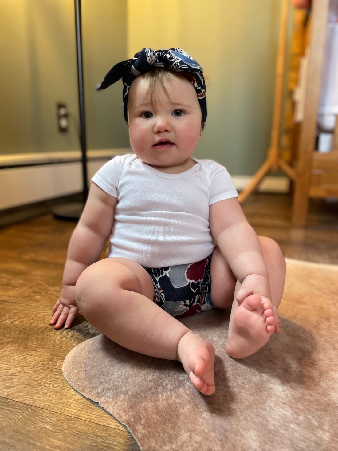 Modern Flowers on Navy Bummies