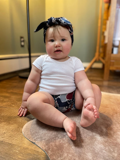 Modern Flowers on Navy Bummies