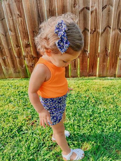 Toddler Girl in Dainty Daisies on Navy Ribbed Bummies