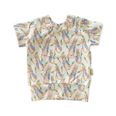 Vintage-inspired rabbit print baby top with watercolor-style bunnies and carrots. Handmade and available in short-sleeve and long-sleeve options. A soft, breathable cotton-blend perfect for babies and toddlers. Ideal for spring outfits and Easter celebrations.