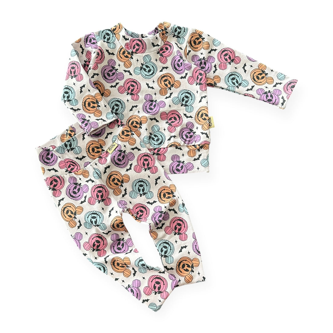 Baby halloween lounge set  with colorful pumpkin pattern on a white background